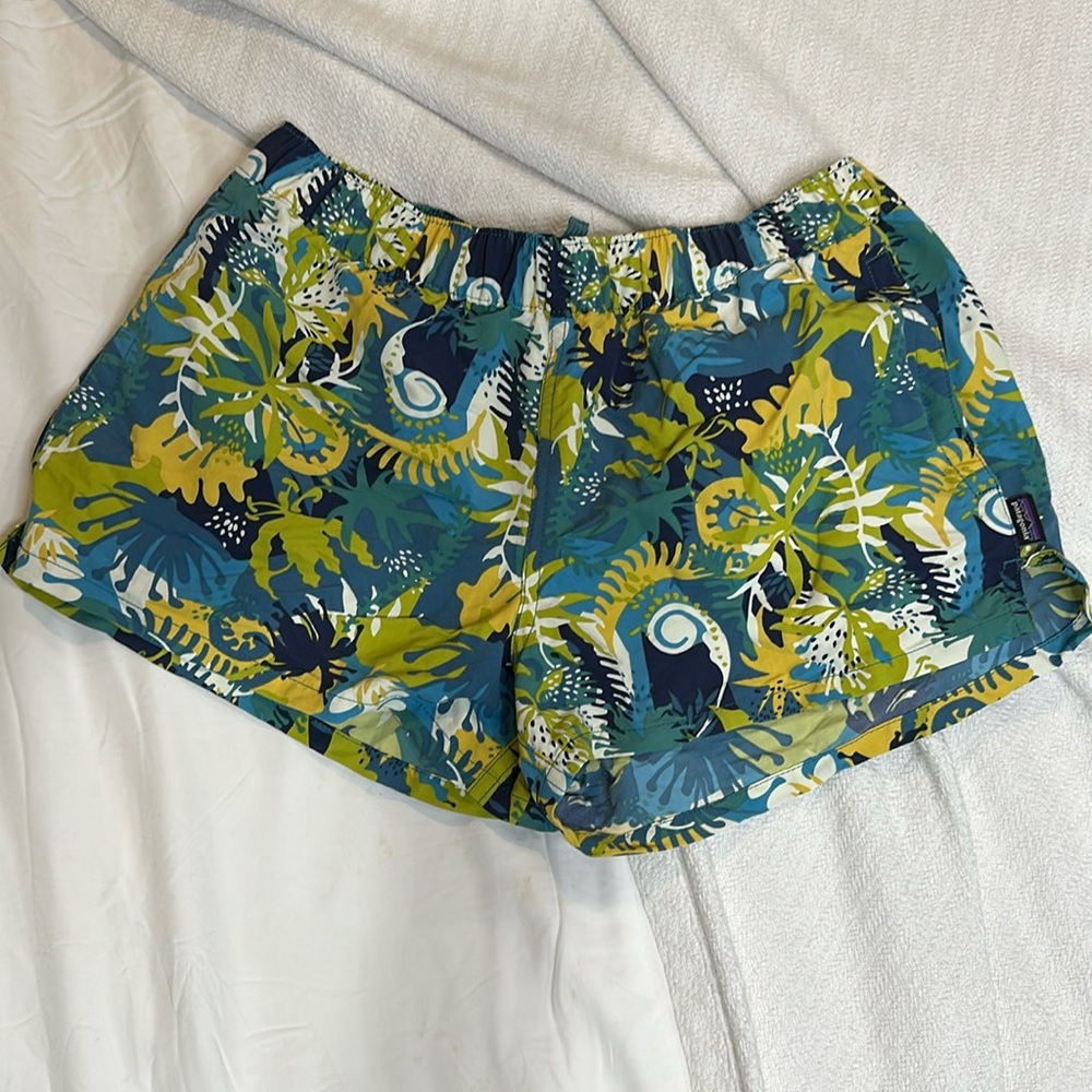 Patagonia Barely Baggies women’s 2 1/2” size small